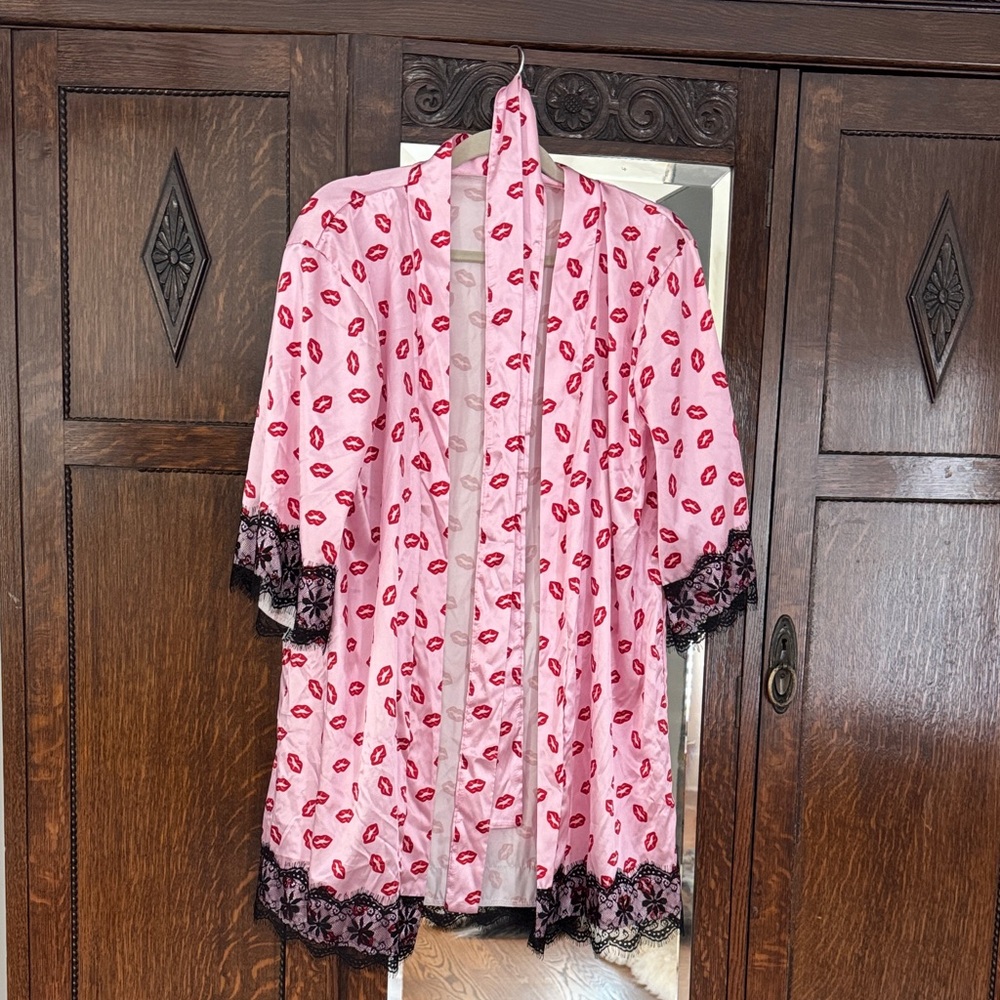 Pink Lip Print Women's Robe with Black Lace Trim